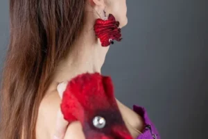 Uhani iz merino volne s kristali Swarovski Uhani iz merino volne s kristali Swarovski